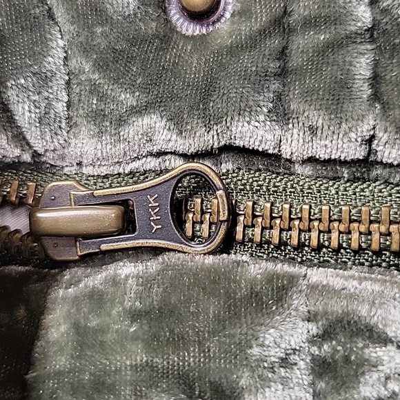 NWOT OLD NAVY PUFFER VEST/HOODIE WOMEN'S US SM - Picture 11 of 12